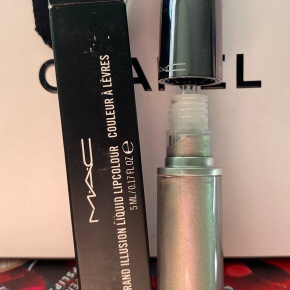 New MAC Grand Illusion Glossy Liquid Lipstick broken halo Discontinued